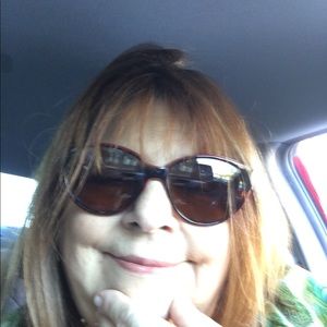 Meet your Posher, Yolette